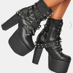 Torment 700 Heart of Chaos Boots